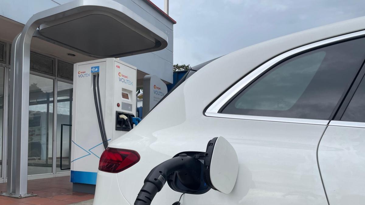 Quão complexo é viajar pela estrada em um carro elétrico? Crônica de uma viagem entre Bogotá e Bucaramanga
