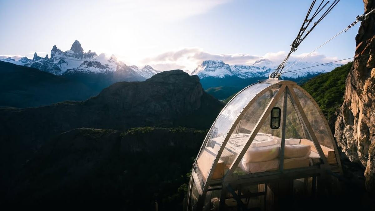 Dies ist die verrückteste Unterkunft der Welt und sie befindet sich in Patagonien: Kapseln auf einer Höhe von 270 Metern.