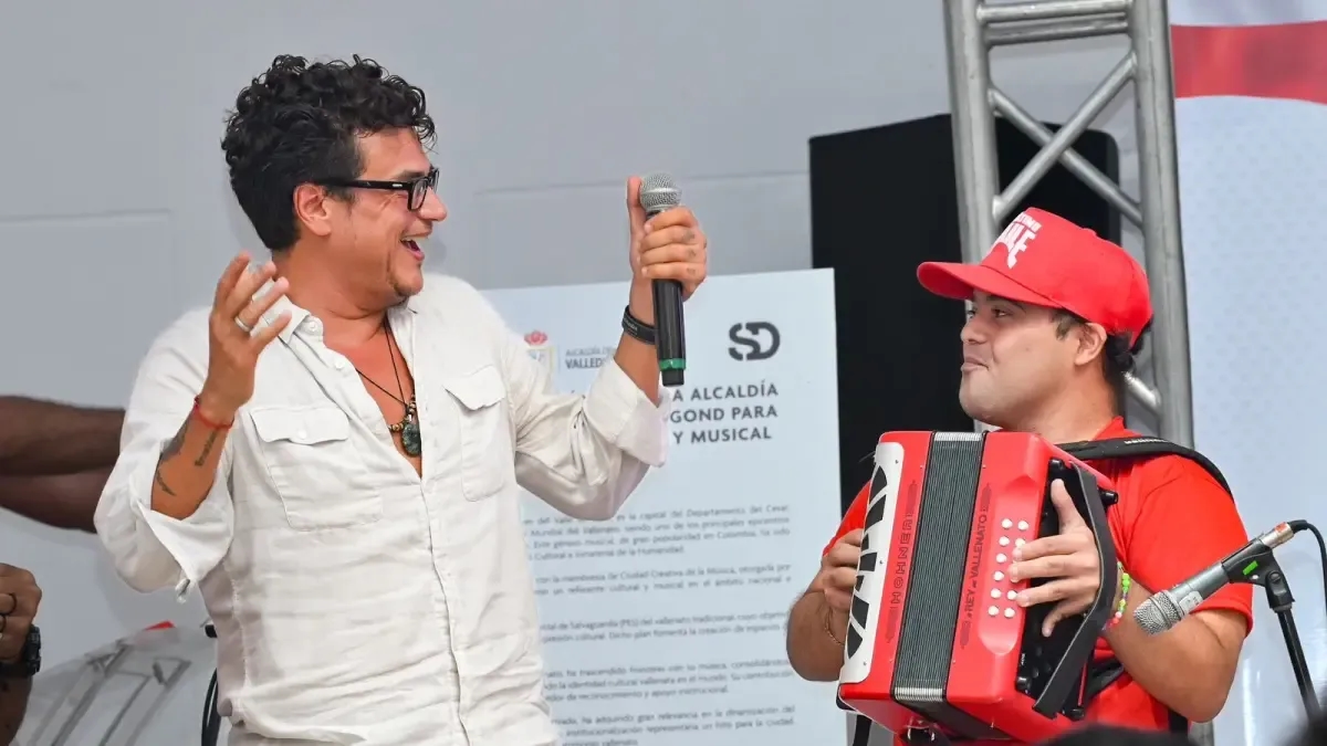 Silvestre Dangond y Emilia conquistan el Latin Airplay de Billboard con 'Vestido Rojo'