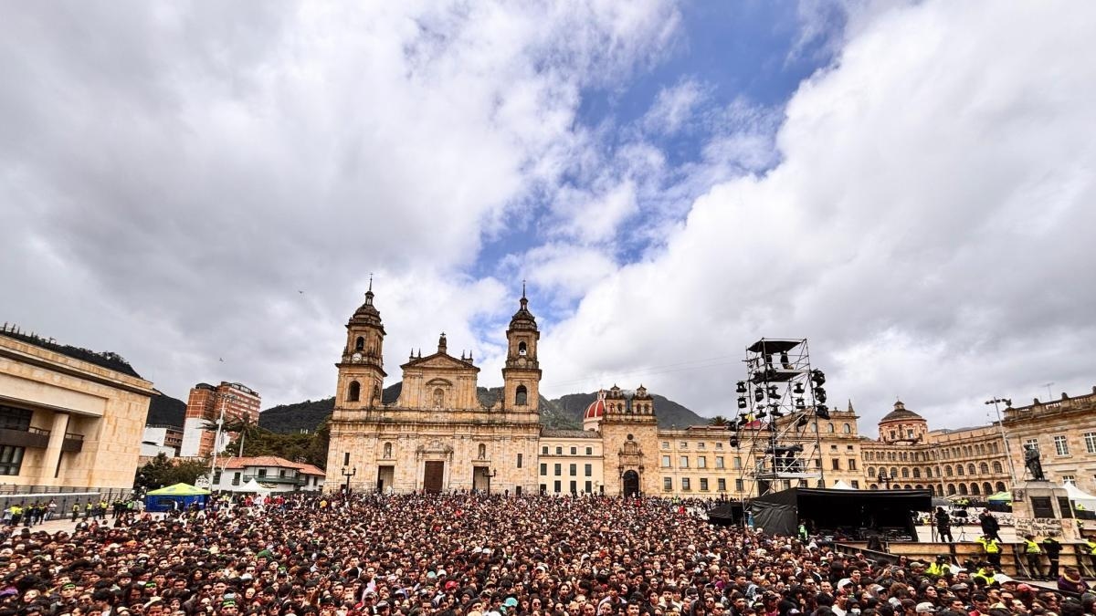 Concierto de la Esperanza en la Plaza de Bolívar en Bogotá: música, mensajes y desórdenes marcaron la jornada
