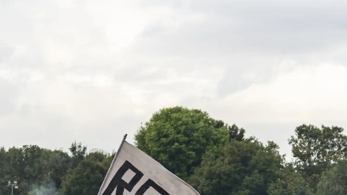 Unter dem Regen kehrte das Ritual zurück: Rock al Parque 2025 ist trotz geringer Besucherzahlen weiterhin stark.