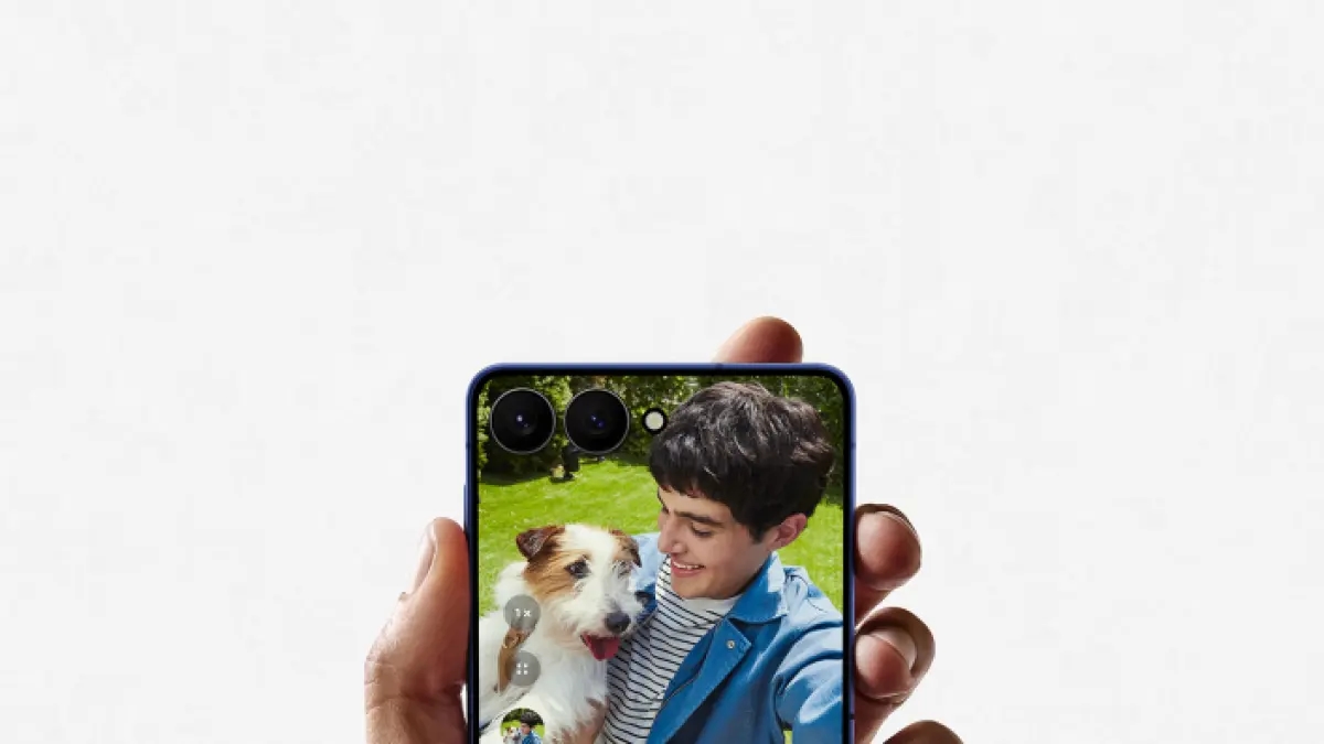 Samsung lancia il Galaxy Z Flip7 con il nuovo FlexWindow e Galaxy AI al suo evento Unpacked 2025.
