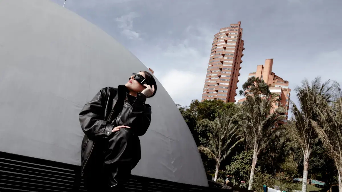 Delfina Dib resume seus 10 anos em Bogotá com 'Cerouno'.