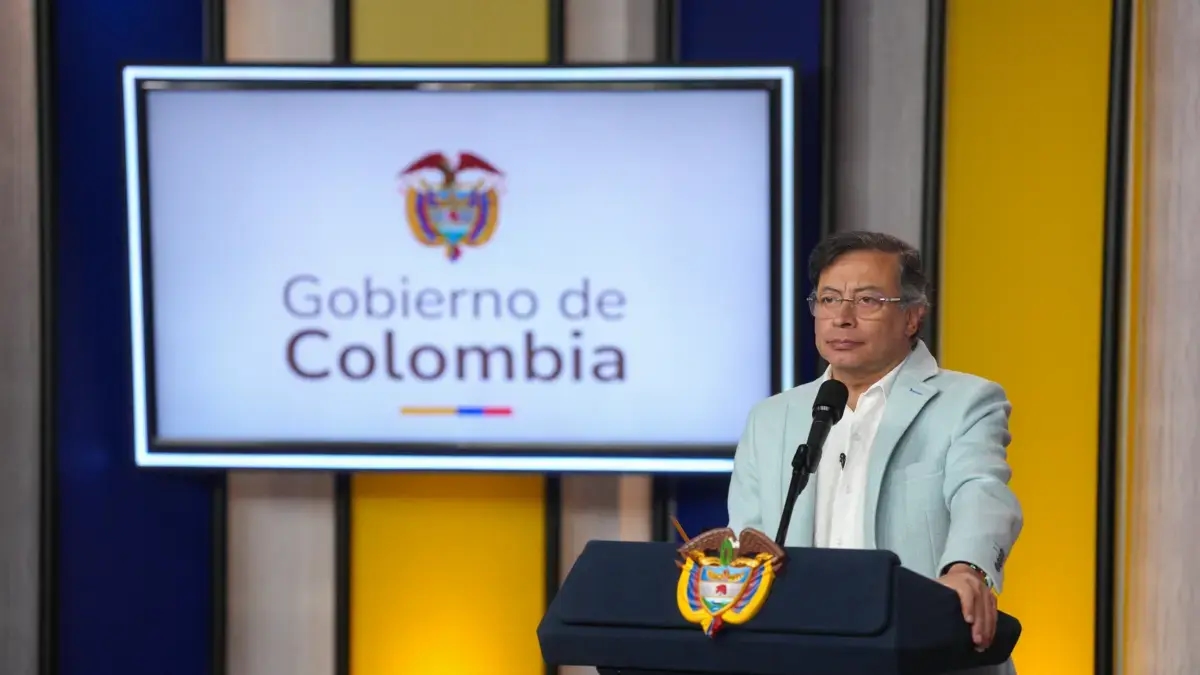 Inconsistências, omissões e números errôneos do presidente Gustavo Petro sobre os testes do Saber 11: a diferença entre os setores público e privado não diminuiu como ele afirma.