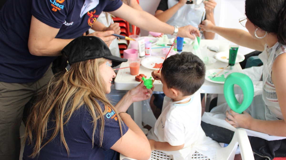 La fondation Heroes of Love a pour but de collecter des fonds pour aider les enfants et les adolescents atteints de cancer et de maladies hématologiques.