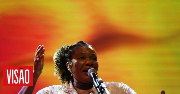 Tomando un descanso de su cargo como Ministra de Cultura de Brasil para venir a Portugal "sola" como artista. El ensayo del concierto único de Margareth Menezes en imágenes.