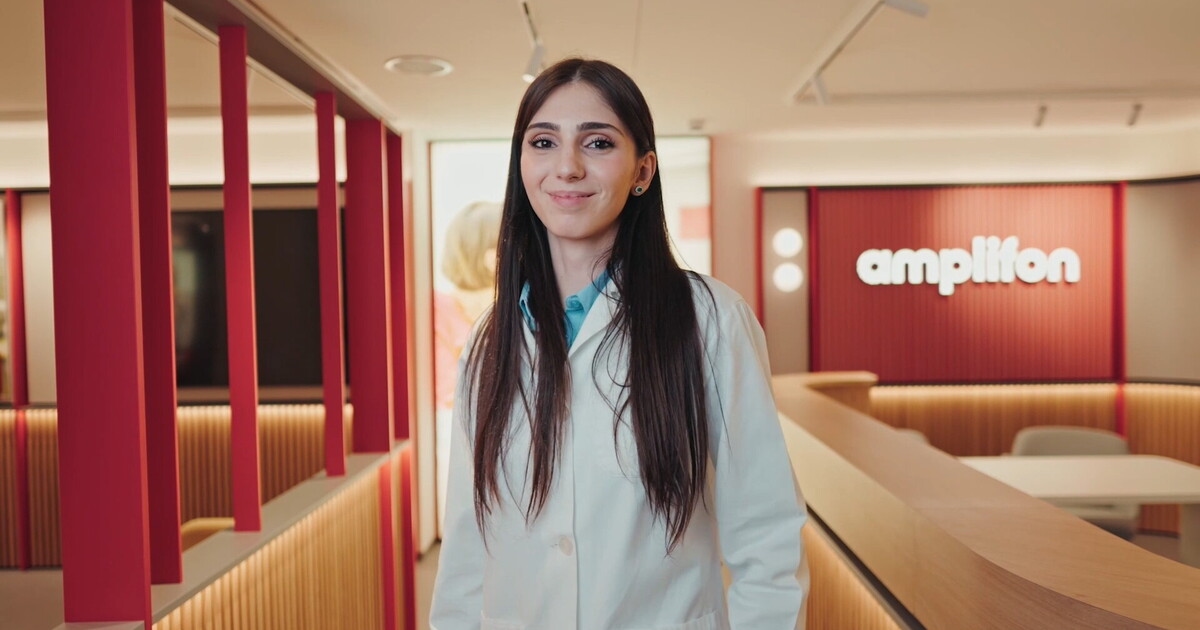 Amplifon combina IA com a experiência de profissionais de saúde auditiva