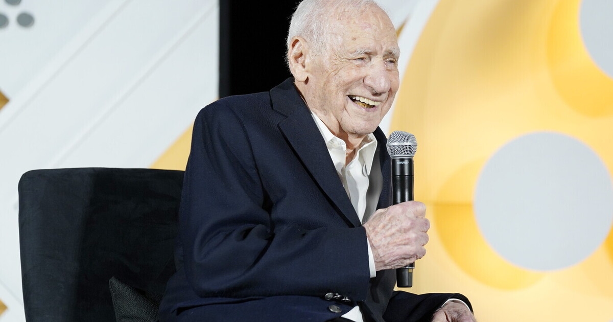 A autobiografia de Mel Brooks está chegando. Saber ser engraçado, sem a pol. corr. branqueadora.
