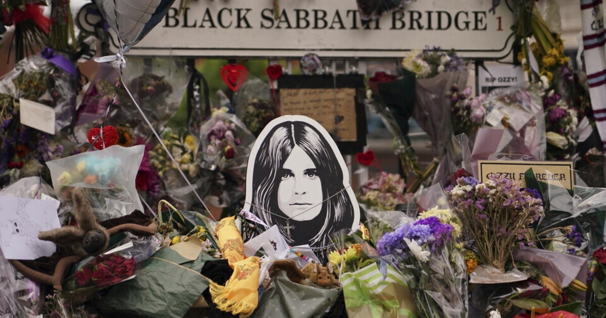 De begrafenis van Ozzy Osbourne: een Birmingham-verhaal over bloemen, tranen en metaal