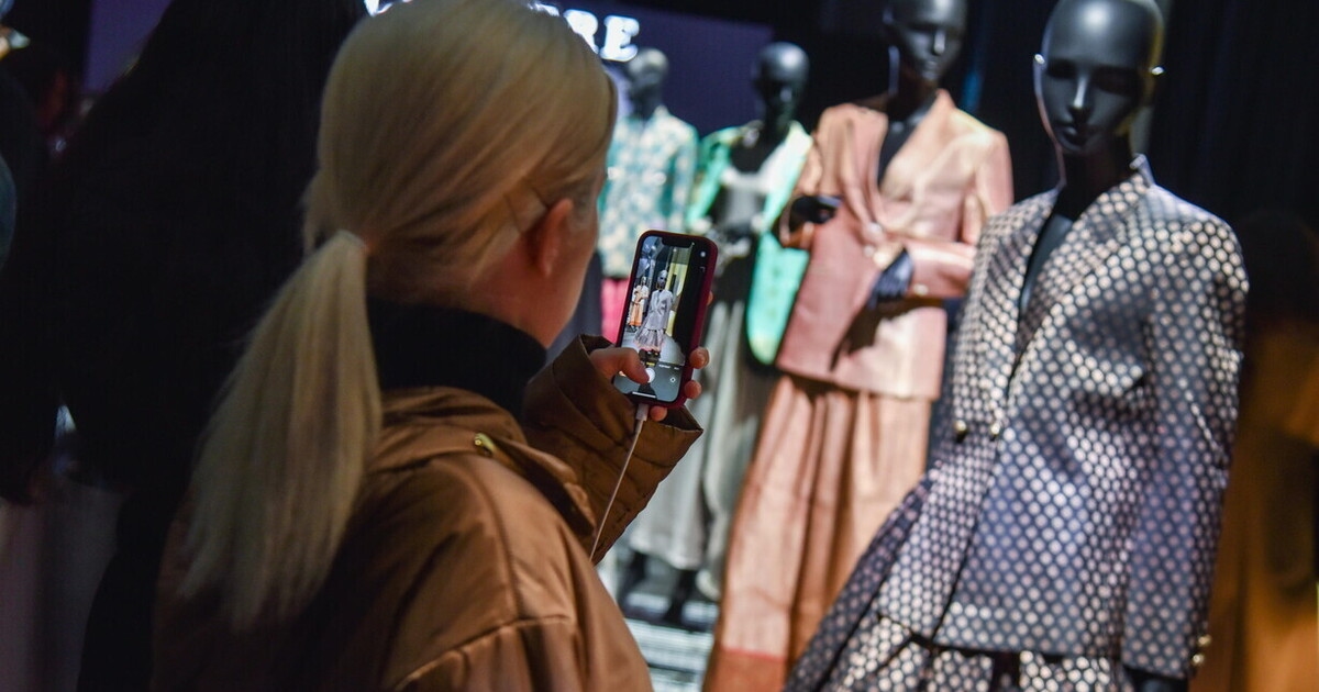Menos mujeres creativas, más titulaciones en ciencias, tecnología, ingeniería y matemáticas (STEM).