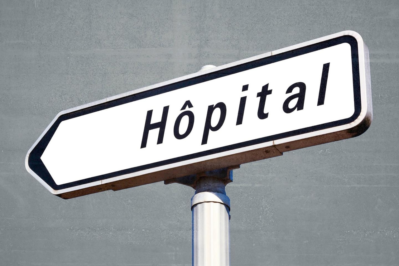 Complaint against X for suspicion of invoicing fictitious anesthesia procedures during cataract operations