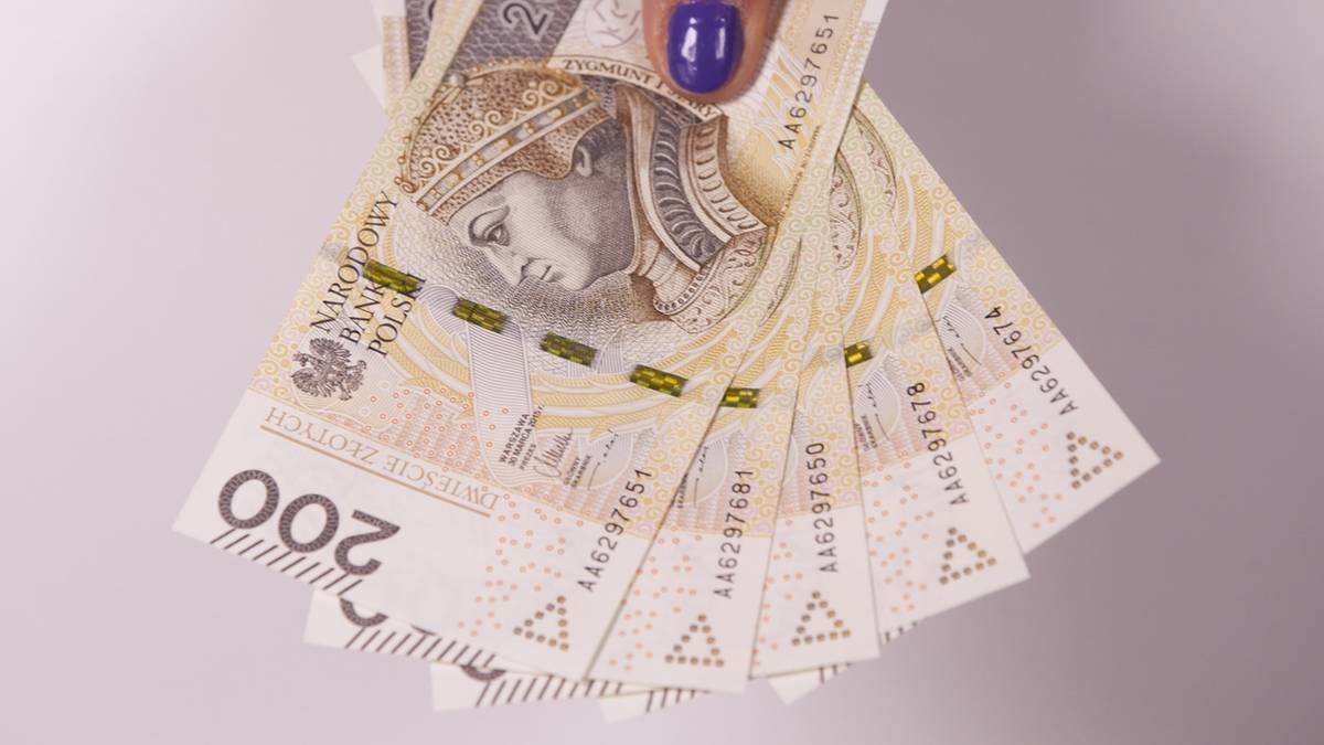 La ZUS commence à verser la pension de veuve. Premiers transferts prochainement.