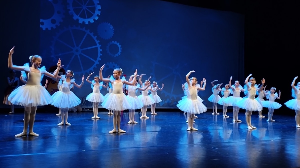 Standing Ovations für das Ballett „Coppelia“ von Mdanse 52