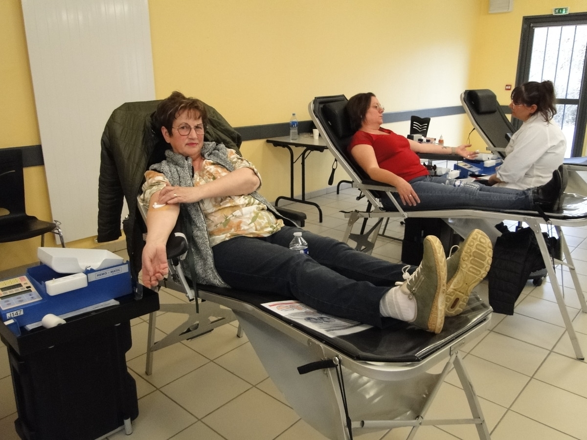 Día Mundial del Donante de Sangre: la fachada del ayuntamiento en rojo