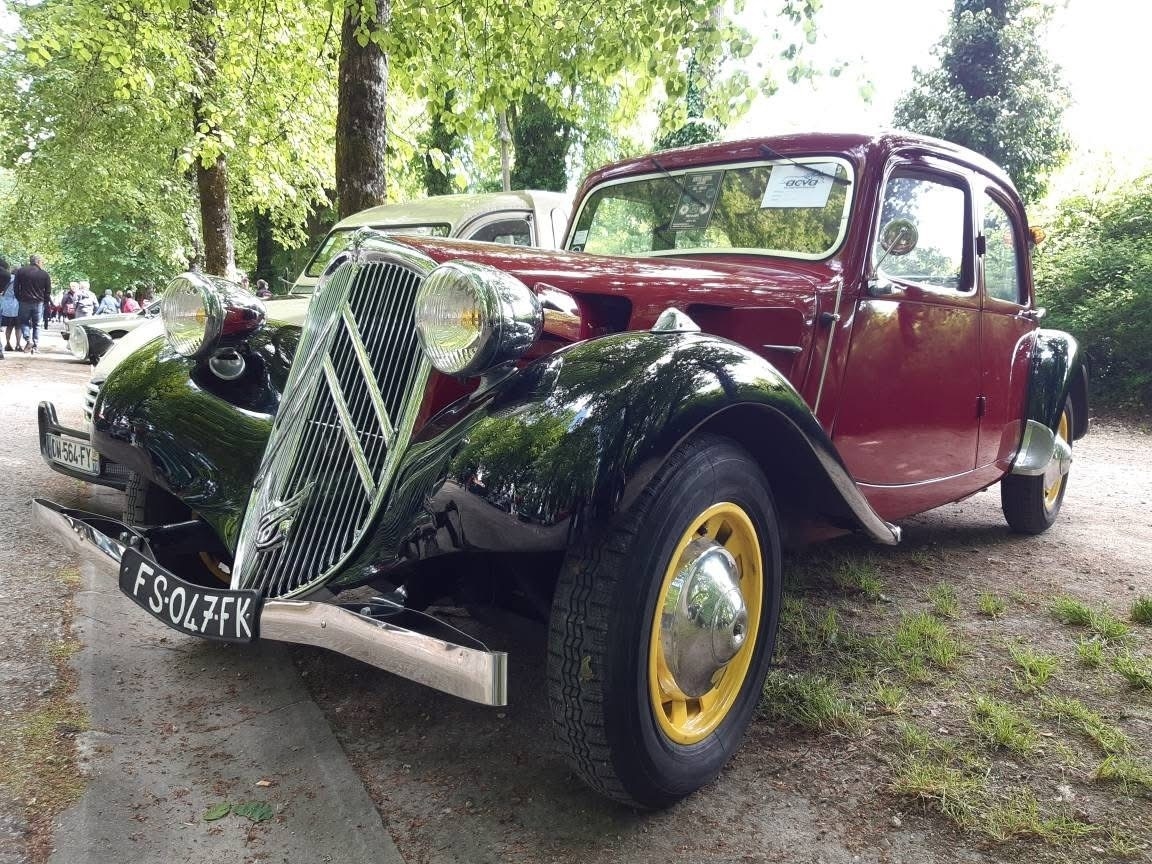 Voitures anciennes en goguette dimanche 22 juin