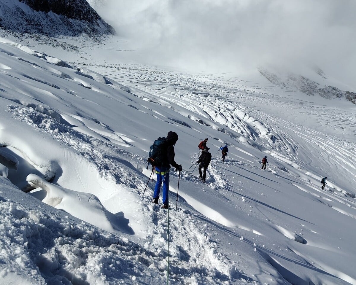 Two high mountain expeditions to close the summer
