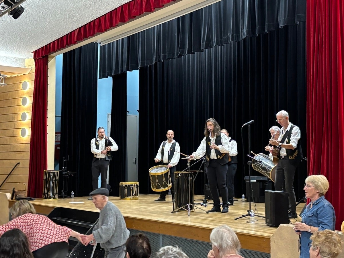 Provençaalse muziek, dans en tradities voor 188 deelnemers