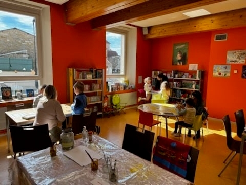 In de mediatheek lieten de kinderen hun zintuigen ontwaken