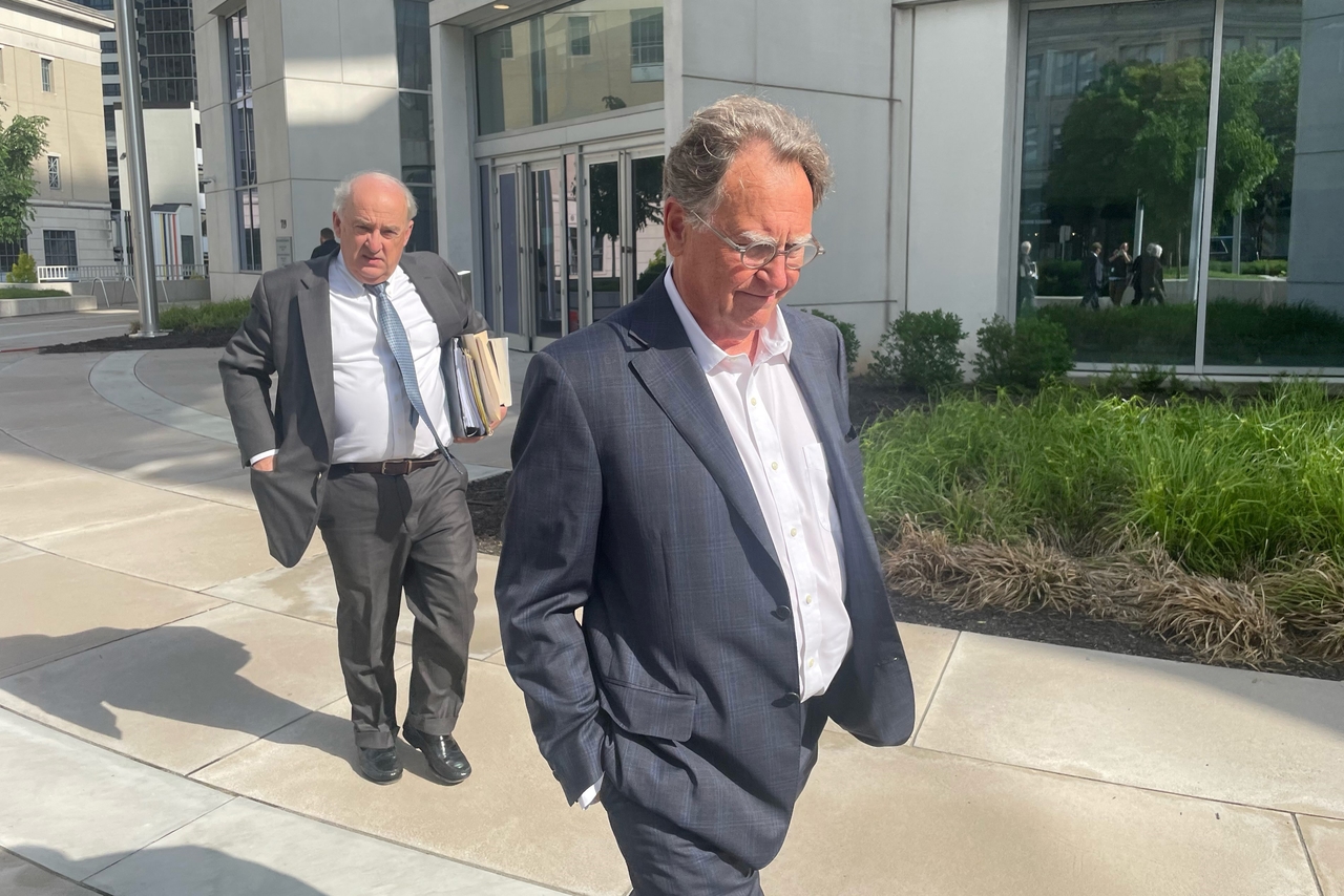 Dem CEO einer Schmerzklinik drohten 20 Jahre Haft, weil er Patienten zu „menschlichen Nadelkissen“ gemacht hatte. Er bekam 18 Monate.