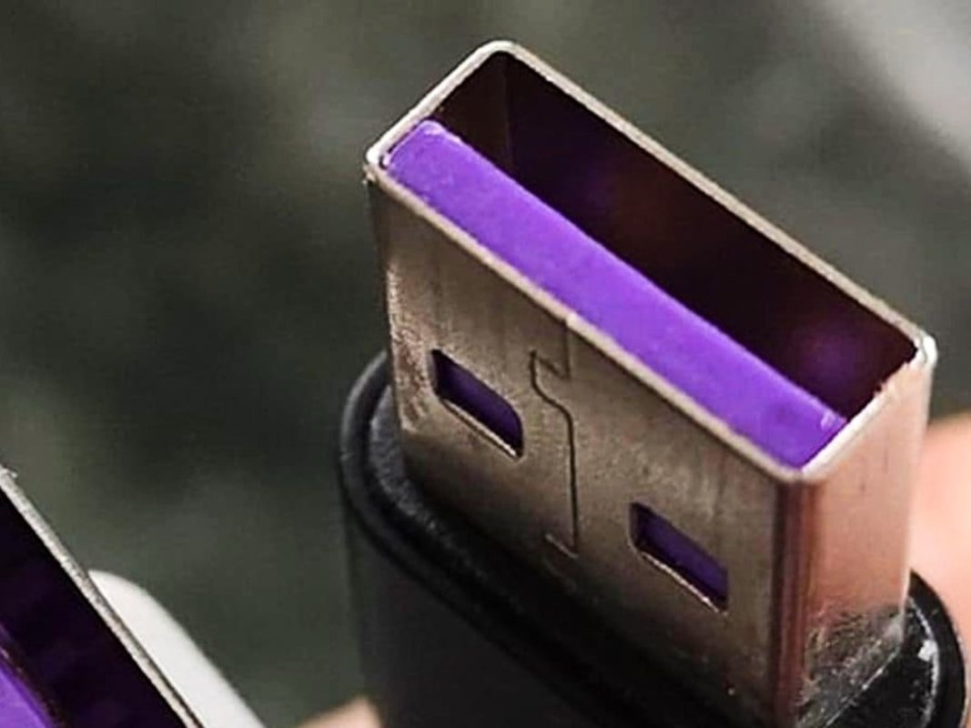 Какова функция новых фиолетовых USB-кабелей и почему они заряжают быстрее?