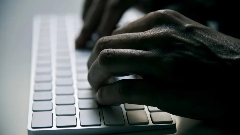 Internet interrompida na Ásia e Médio Oriente devido a cortes de cabos