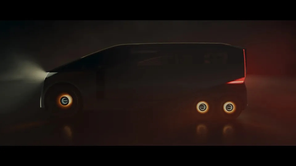 La berline Lexus LS se « transforme » en monospace à six roues dans ce « concept »