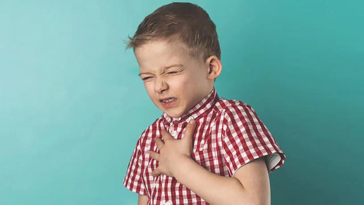 Het is niet alleen een bedreiging voor ouderen! Let op deze 10 signalen voor de hartgezondheid van uw kind.