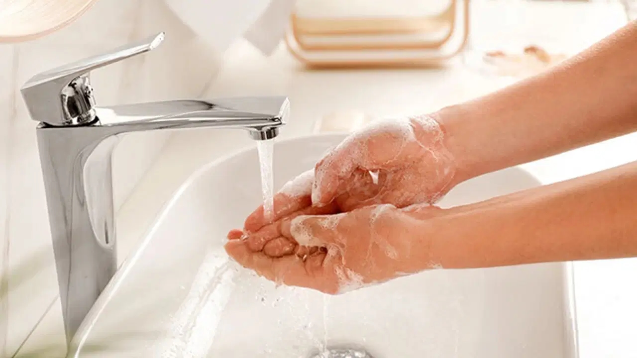 Washing your hands reduces the risk of many illnesses, from flu to food poisoning.