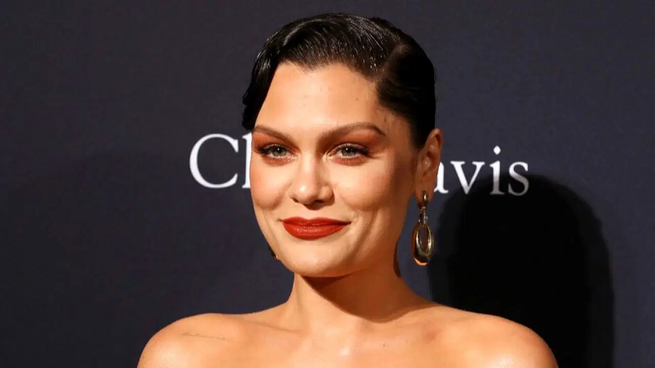 Kanser olduğunu açıklamıştı... Jessie J sahnelere gözyaşlarıyla veda etti