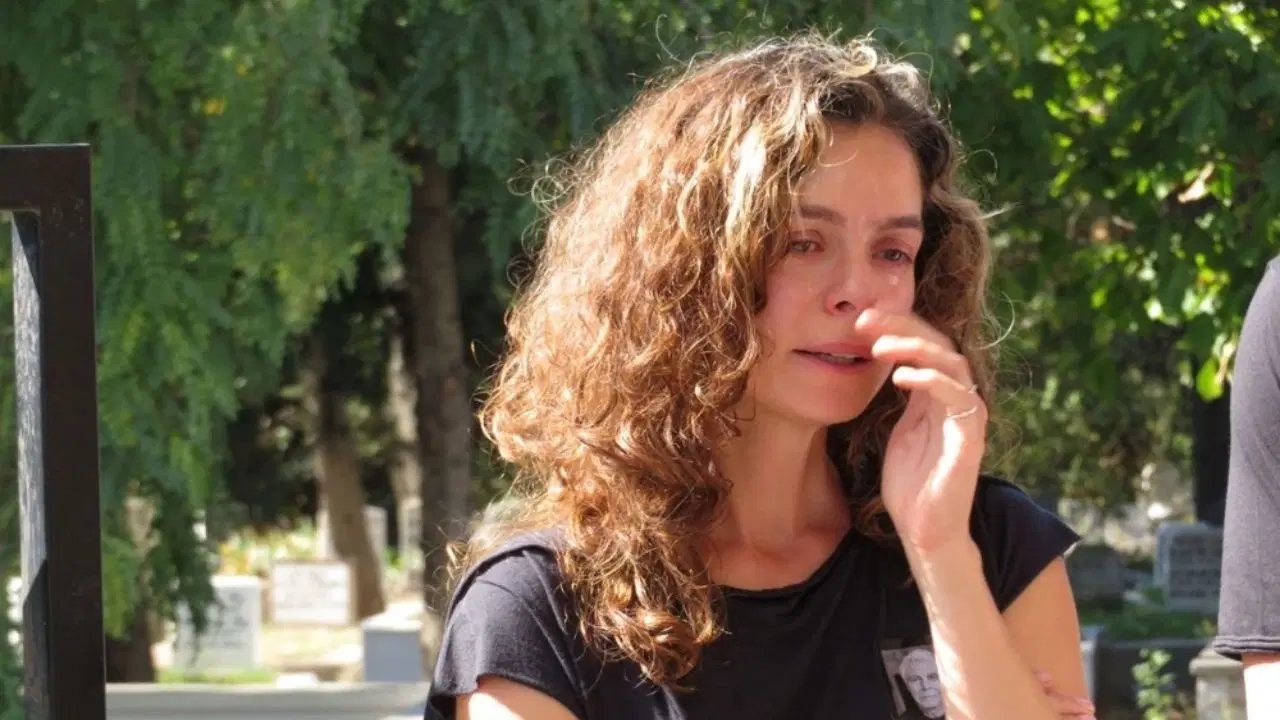 Özge Özpirinçci konnte ihre Tränen nicht zurückhalten, als sie über ihren Vater sprach.
