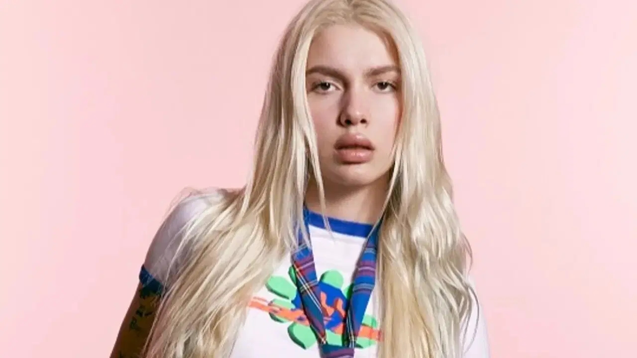Aleyna Tilki falou sobre as dificuldades de se tornar famosa ainda jovem: 'O preço de ser famosa foi muito alto'