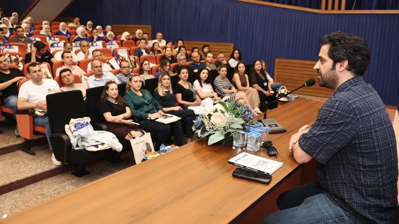 Actor Uğur Uzunel talked to Marmarabirlik workers about Rıfat Ilgaz