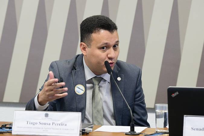 Dyrektor ANAC twierdzi, że drogie zakupy na lotnisku pomagają obniżyć ceny biletów
