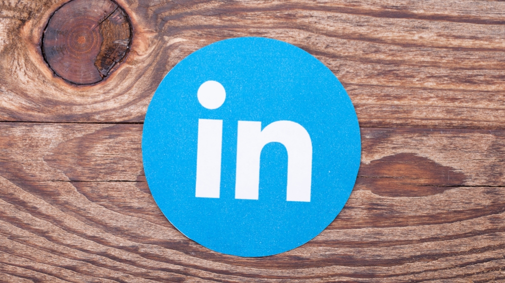 Odkrywanie kłamstw w profilu LinkedIn: Jak rozpoznać oszukańcze twierdzenia