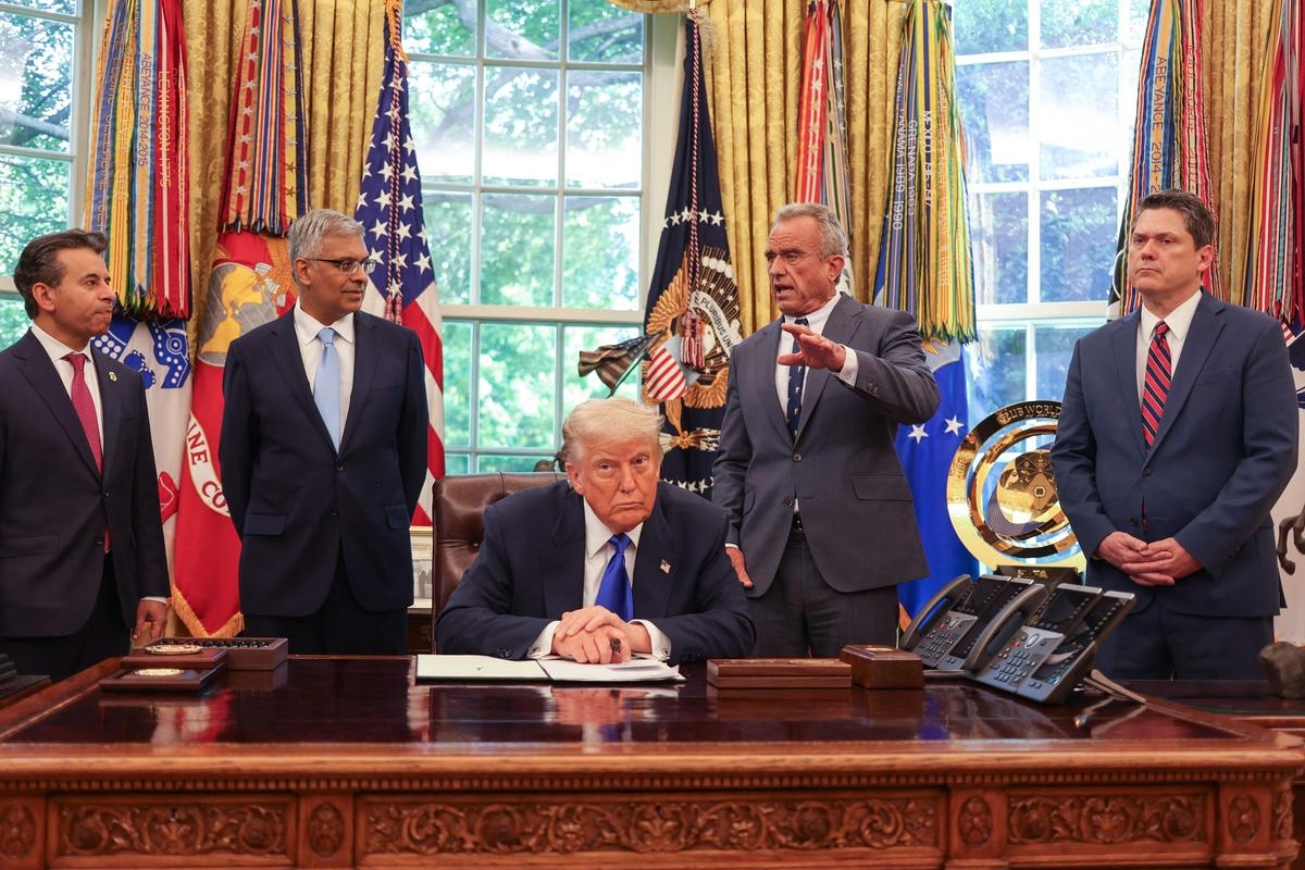 Trump quiere restringir la investigación sobre el virus, que considera "peligrosa", citando el ejemplo del Covid