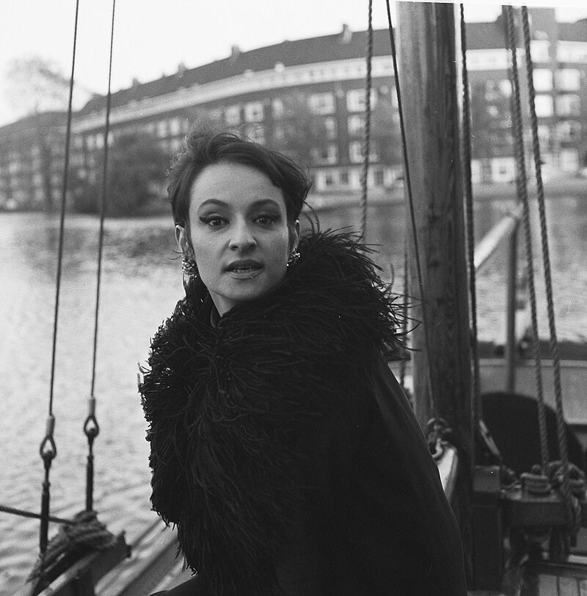 The ephemeris of June 9: in 1930, the birth of the French singer Barbara