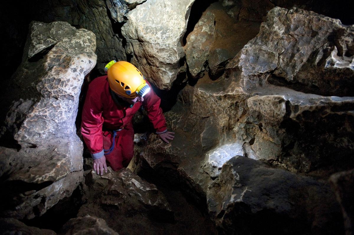 "It fell on him and trapped him": the father of one of the potholers stuck in Isère describes his son's rescue