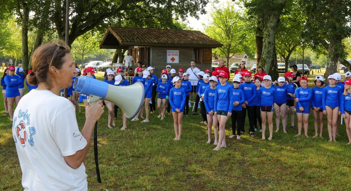 Landes. "Eğlenirken güvenlik kurallarını öğreniyorlar": 200 çocuk okyanus ve göllerde yüzmeyi öğreniyor