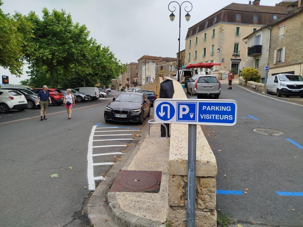 Dordogne'daki bu ortaçağ kasabasında ücretli otoparkın dönüşü