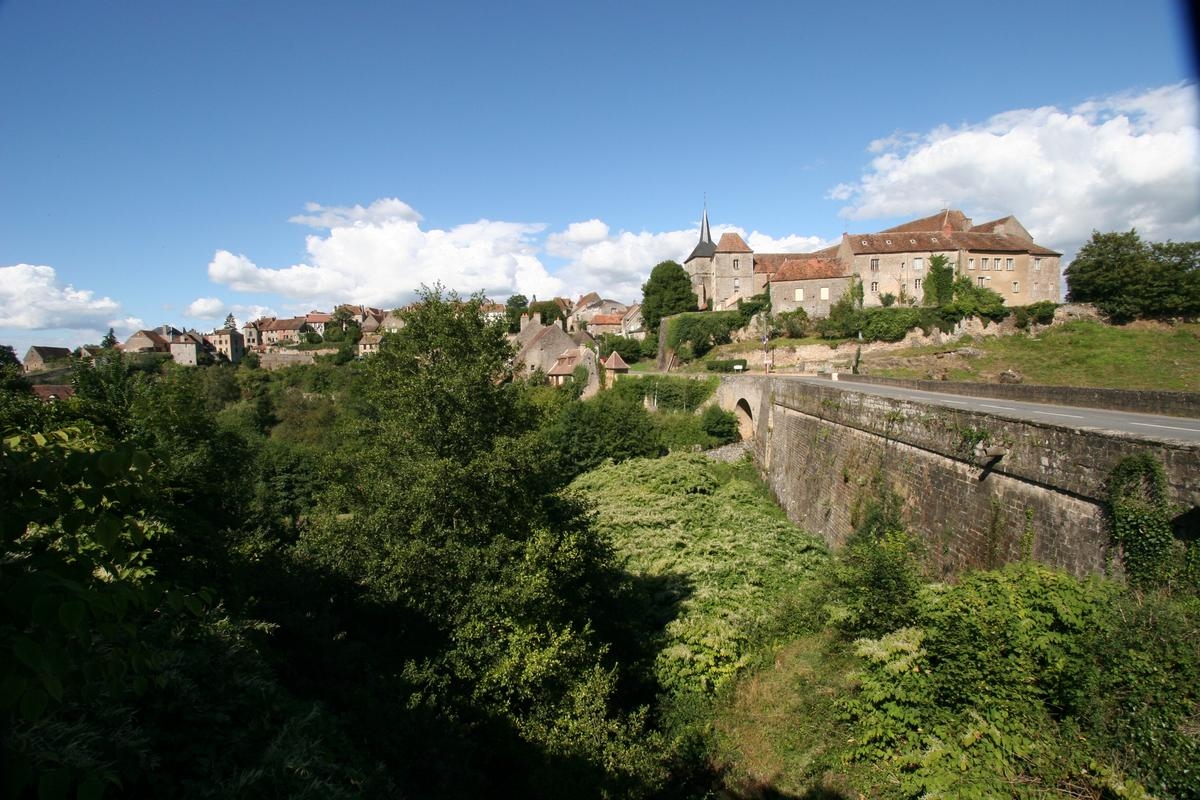 Dieses mittelalterliche Juwel liegt zwischen Berry und Limousin und ist laut „The Times“ das drittschönste Dorf Frankreichs.