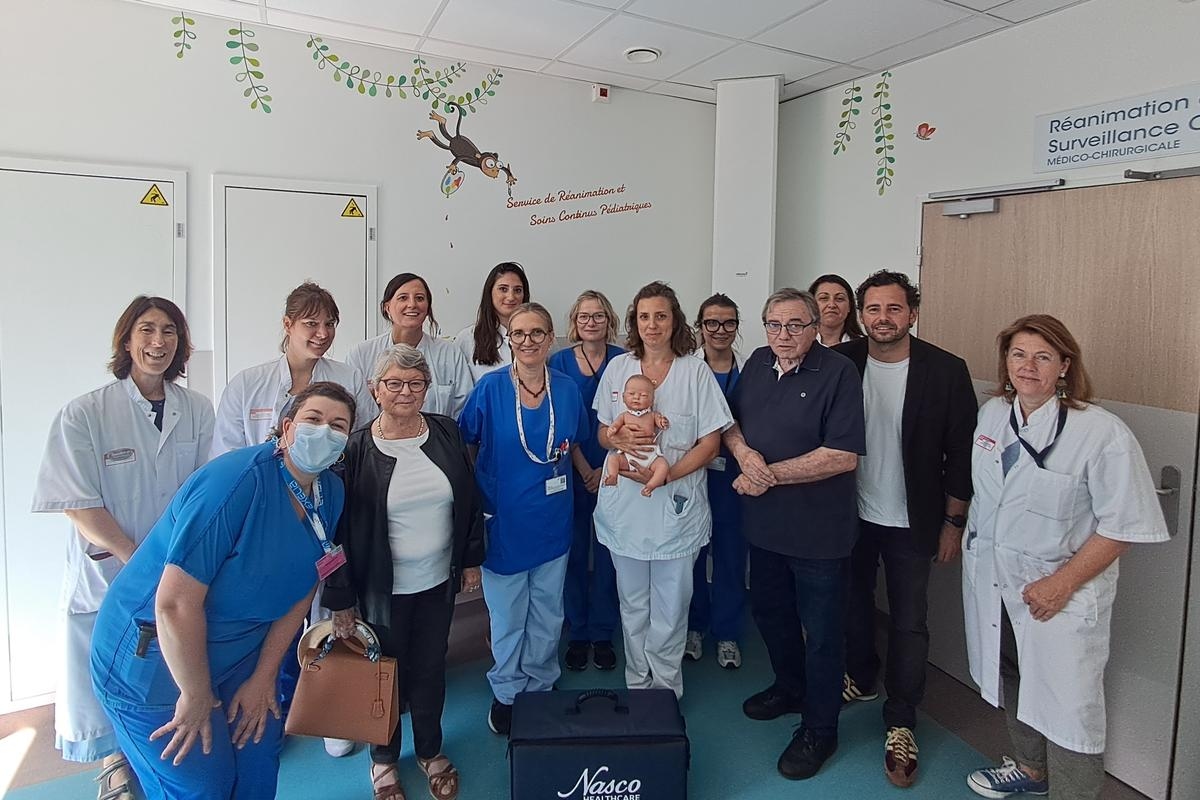 Bordeaux: Im Kinderkrankenhaus steht eine mit einer Tracheotomie ausgestattete Kinderpuppe zur Schulung von Familien zur Verfügung