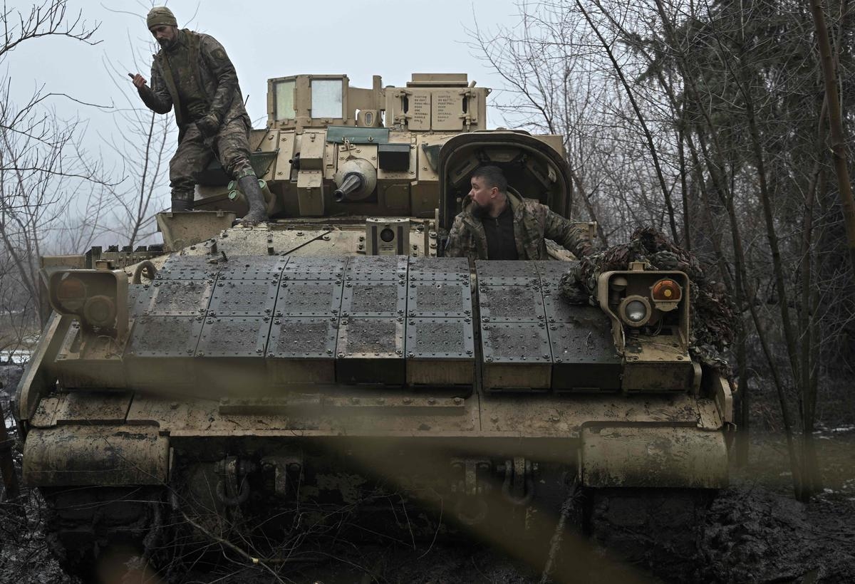 Wojna na Ukrainie: Waszyngton zatwierdza sprzedaż broni Kijowowi