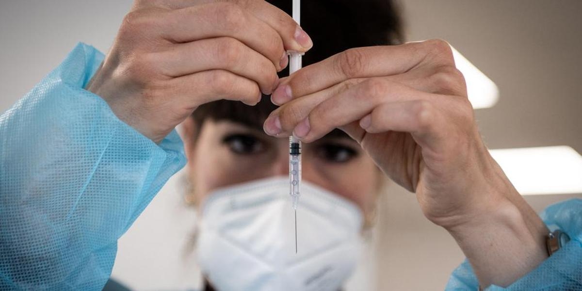 Feminization of medicine: behind the figures, deceptive changes