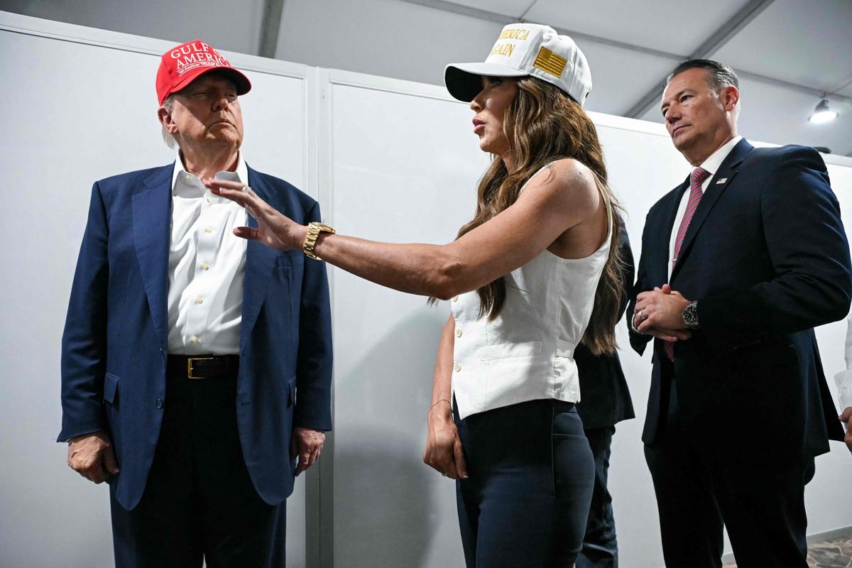 15 000 dollars de caution pour certains étrangers voulant entrer aux États-Unis, le nouveau projet de Trump
