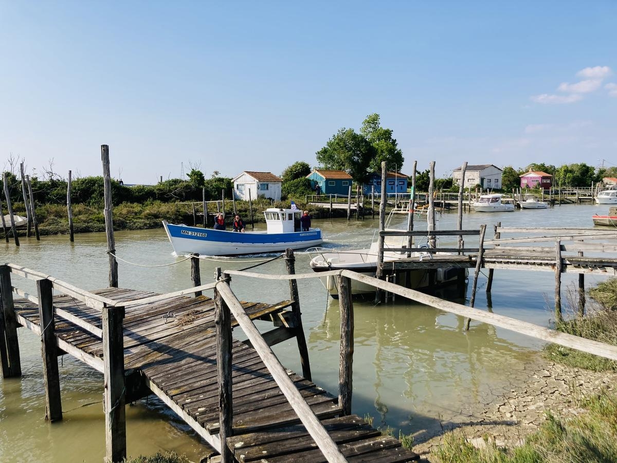 Cabañas coloridas y ostras: el pintoresco paseo del canal de Cayena en Marennes