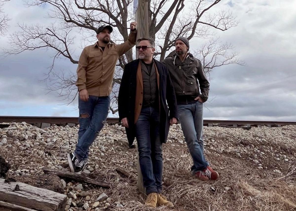 Villeneuve-sur-Lot. Thomas Sarrodie & Bi-polar blues vieren de release van hun nieuwe album op het podium.