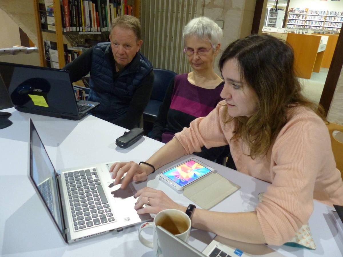 Saintes : à la médiathèque, le temps d’une mise à jour autour d’un « café numérique »