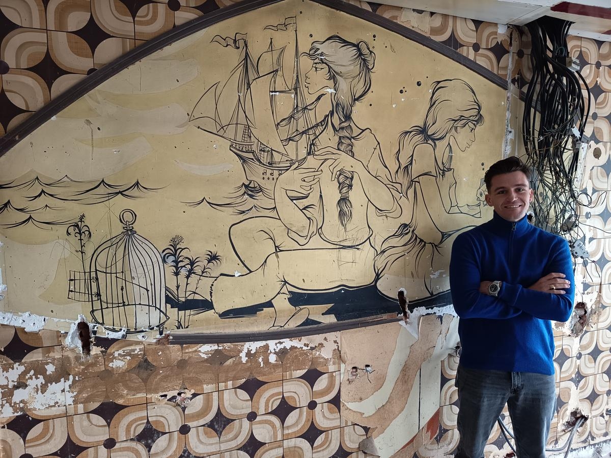 Royan : derrière le vieux papier peint se cachait un dessin de Nadu Marsaudon