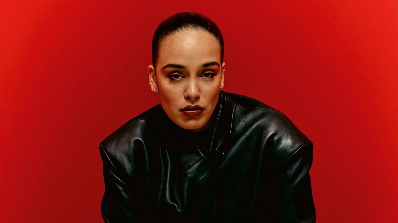 Jorja Smith sobre comentários de ódio: "O que os outros pensam sobre mim não é problema meu"