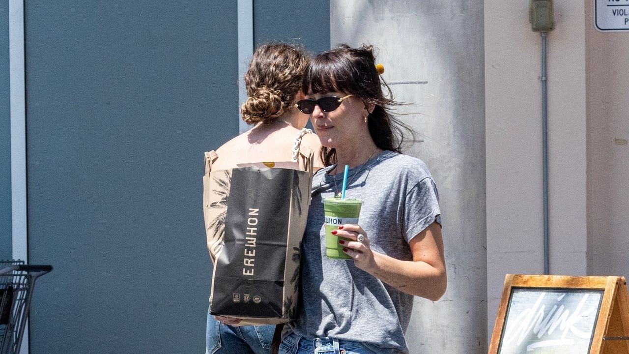 Dakota Johnson draagt al haar favoriete schoenen voor de herfst